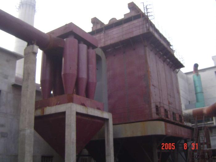 2004年，在中國冶金設備南京公司制作的反吹風布袋除塵器，應用在燒結機尾產生的高溫煙塵治理。.JPG