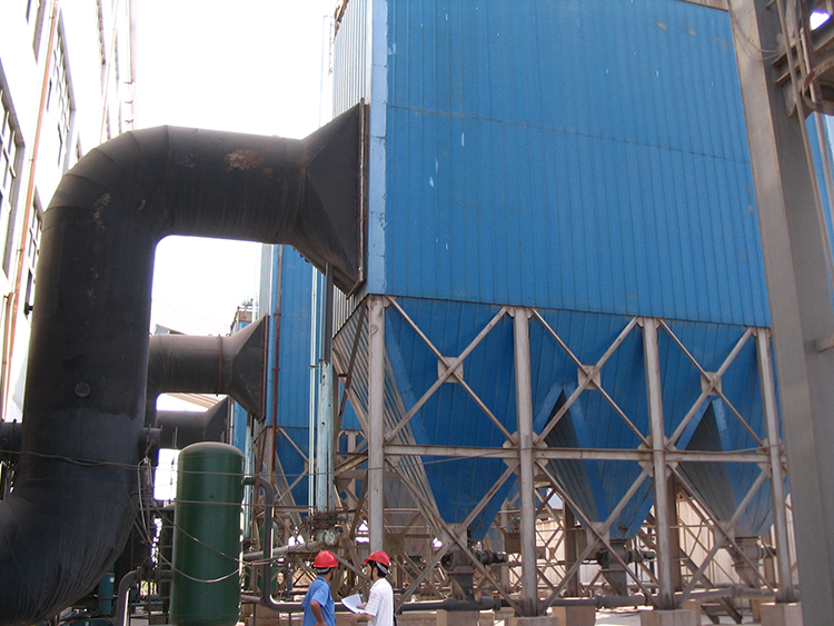2007年在湖南有色氟化学有限责任公司制作的长袋低压脉冲袋式除尘器，应用于萤石干燥工程中温烟气的除尘治理。 副本.jpg